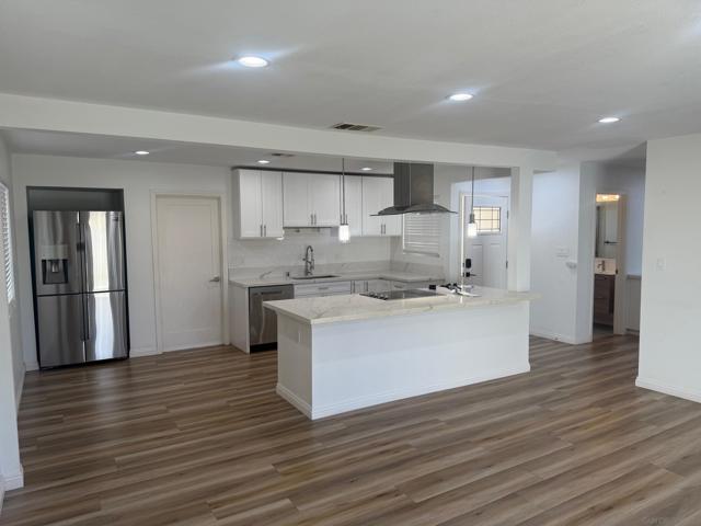 4106 Dellwood St, San Diego CA: https://media.crmls.org/mediaz/2becf060-4d3c-4ad8-abea-b95953add876.jpg