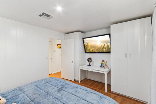 252 Lei Drive, Palm Springs CA: https://media.crmls.org/mediaz/2bed2184-6b74-44e1-9330-fe65e98abbca.jpg