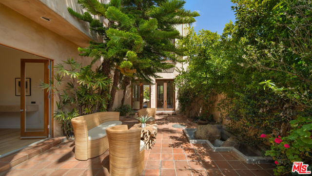 23349 Malibu Colony Road, Malibu CA: https://media.crmls.org/mediaz/2bed46c5-76a0-4ffa-a245-4c0409149457.jpg