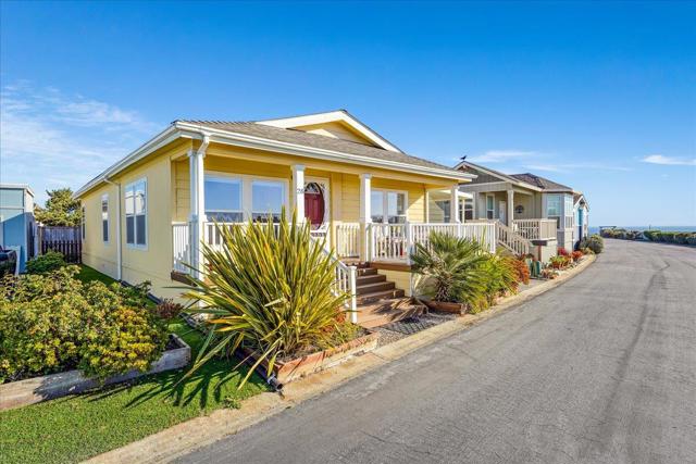 2395 Delaware Avenue, Santa Cruz CA: https://media.crmls.org/mediaz/2bed56bc-6df8-4821-8267-31a98ef79fdf.jpg
