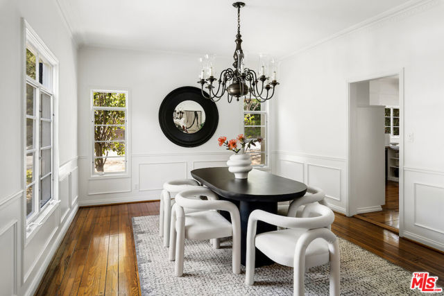 5700 Spring Oak Drive, Los Angeles CA: https://media.crmls.org/mediaz/2bee0c4c-c041-46c4-b832-0bd4eb9887ae.jpg