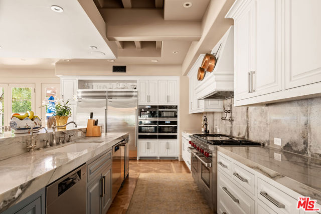 4009 Valley Meadow Road, Encino CA: https://media.crmls.org/mediaz/2bee2cef-7b71-461a-b38e-f681430569ec.jpg