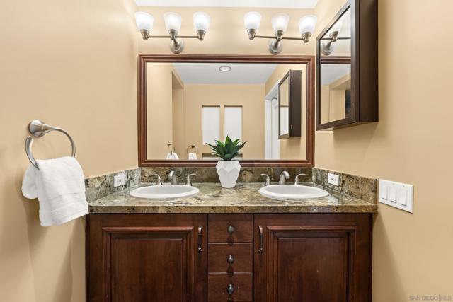 200 Harbor Dr, San Diego CA: https://media.crmls.org/mediaz/2bee5ded-f4b8-4ba4-b837-432966df4ba6.jpg