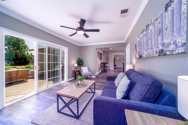 34505 Salinas Pl, Fremont CA: https://media.crmls.org/mediaz/2beed341-c4bc-44ff-88c8-2ca7944ddb59.jpg