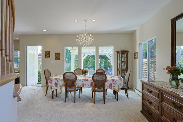 638 Margarita Ave, Coronado CA: https://media.crmls.org/mediaz/2befc3c2-511c-4843-95a7-eac4f16e512d.jpg