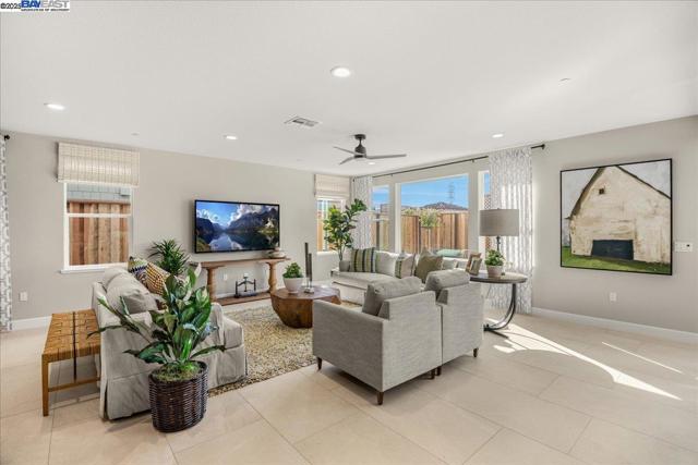 Image 7 of 53 For 32613 Singh Circle