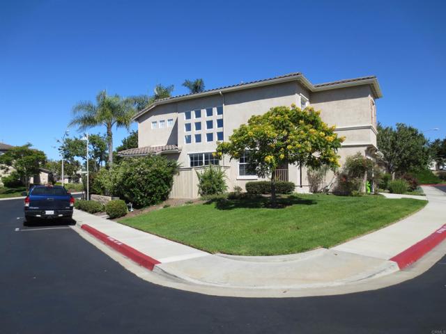 6445 LILIUM Lane, Carlsbad CA: https://media.crmls.org/mediaz/2bf0317d-32cb-487d-bd17-3b250fed3fc2.jpg