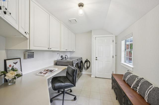 3801 Mohr Ave, Pleasanton CA: https://media.crmls.org/mediaz/2bf036a9-93d4-4bad-8190-c8f4dd8ddd7e.jpg