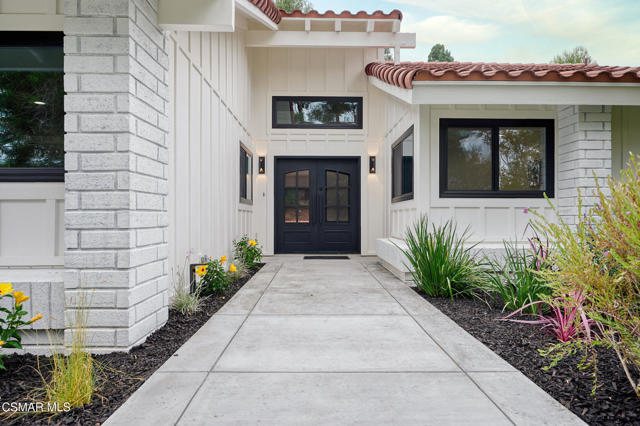 674 Lautrec Court, Thousand Oaks CA: https://media.crmls.org/mediaz/2bf04ee8-7e41-4b3e-bec7-ce1a49a7a425.jpg