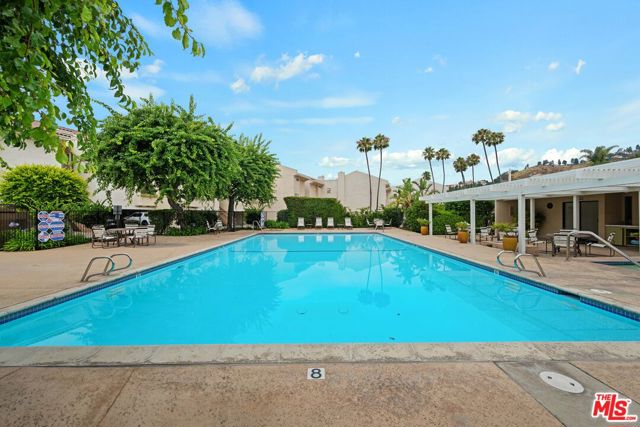 23908 De Ville Way, Malibu CA: https://media.crmls.org/mediaz/2bf0d320-a17c-45f6-afd5-29851366eb66.jpg