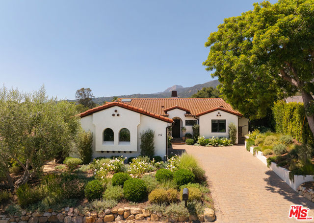 715 Circle Drive, Montecito CA: https://media.crmls.org/mediaz/2bf0ee9f-cffc-4f84-b5af-6267c8fe1408.jpg