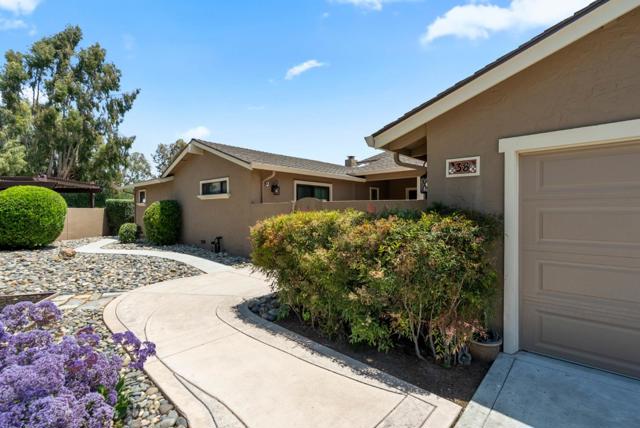 38 Barbras Court, Hollister CA: https://media.crmls.org/mediaz/2bf1629e-13ee-4048-9b0c-c75008948f75.jpg