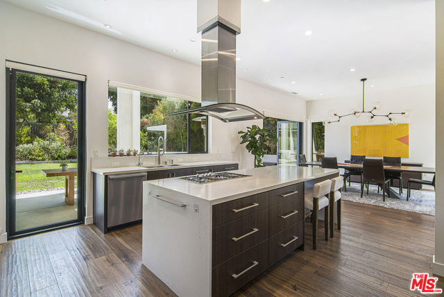 362 N Norton Avenue, Los Angeles CA: https://media.crmls.org/mediaz/2bf1e863-9d14-483d-93ce-16e445b605ae.jpg