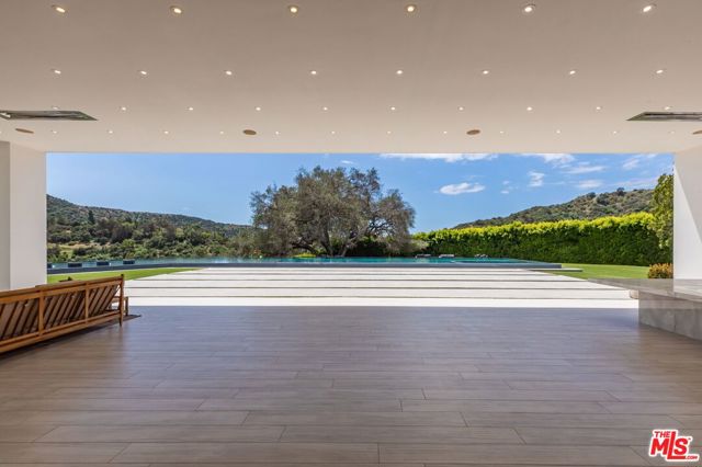 2571 Wallingford Drive, Beverly Hills CA: https://media.crmls.org/mediaz/2bf238b8-9add-447a-8ccd-050a73546b2f.jpg