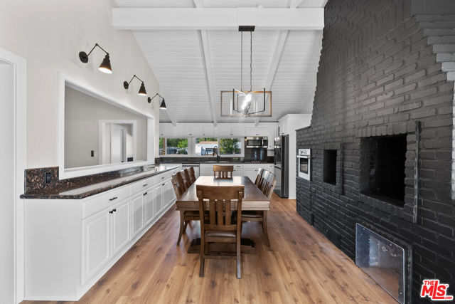 5656 Penfield Avenue, Woodland Hills CA: https://media.crmls.org/mediaz/2bf2b4c8-768b-40f2-ab67-e706708db734.jpg