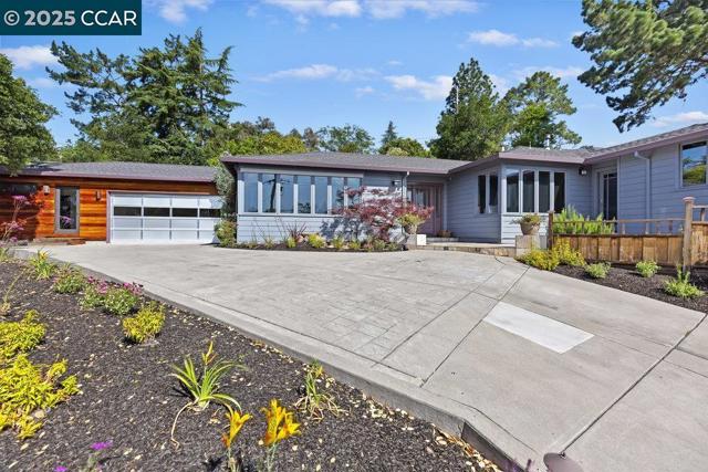 1341 Juanita Dr, Lafayette CA: https://media.crmls.org/mediaz/2bf2be46-7e53-44de-a8ba-f2da2c1a73cf.jpg