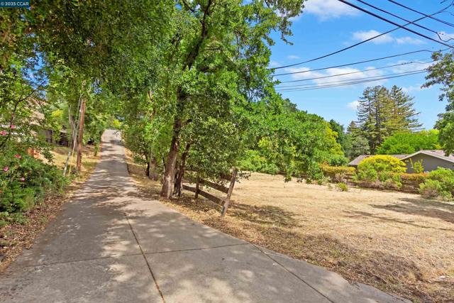 1810 Meadow Lane, Walnut Creek CA: https://media.crmls.org/mediaz/2bf2d486-ef6f-4ef2-a8f1-5dadb02562f7.jpg