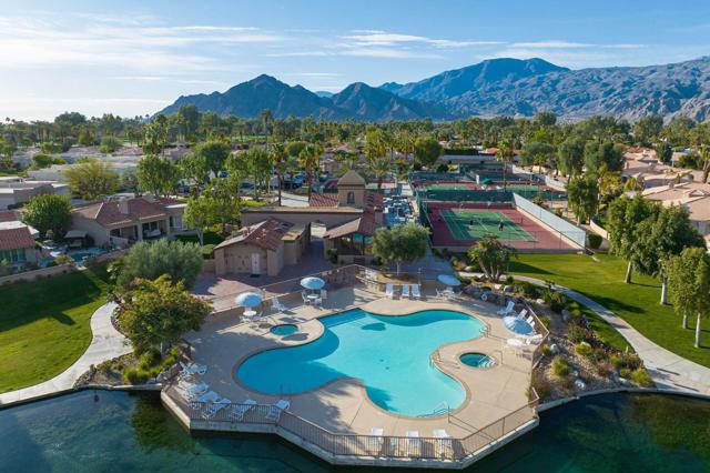 48205 Vista De Nopal, La Quinta CA: https://media.crmls.org/mediaz/2bf2dc02-d2e6-400d-8b6b-17ecd1aaf93b.jpg
