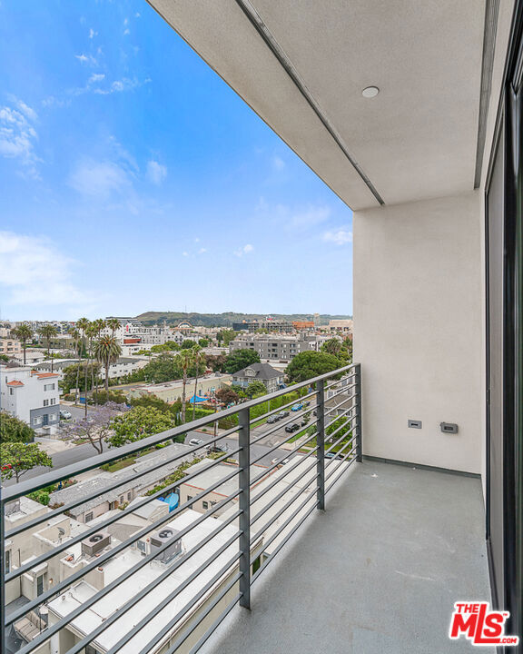 3688 Overland Avenue, Los Angeles CA: https://media.crmls.org/mediaz/2bf2ee18-6585-4a3f-b89e-b0310c0c205b.jpg