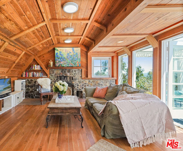 1555 Fernwood Pacific Drive photo 3
