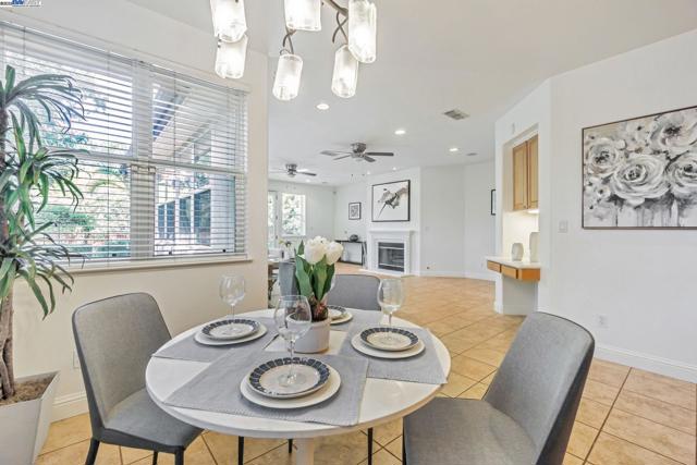 135 Cara Ct, Walnut Creek CA: https://media.crmls.org/mediaz/2bf3b9ba-a933-49cc-aad1-166c22cb7d8b.jpg