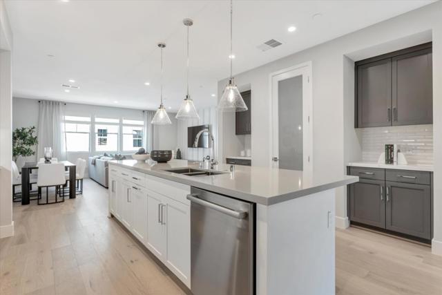 186 Oak Circle, Walnut Creek CA: https://media.crmls.org/mediaz/2bf4033e-39ba-49de-b6ba-d122e6d133e6.jpg