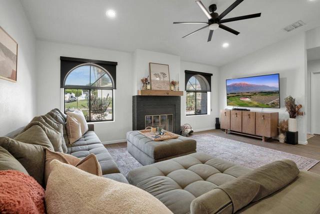 42680 Glass Drive, Bermuda Dunes CA: https://media.crmls.org/mediaz/2bf40659-57a0-4c5d-bf8e-427690ba644a.jpg