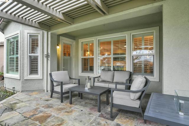 342 Desert Forest Ct, Rio Vista CA: https://media.crmls.org/mediaz/2bf43ecc-53d8-4df3-825a-762bbcbab60d.jpg