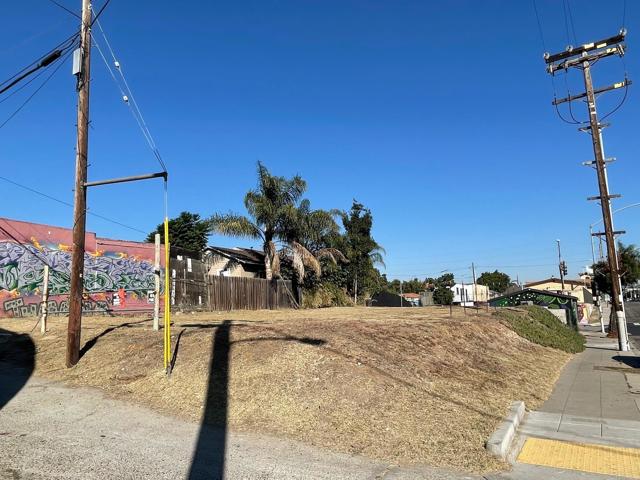 3193 imperial Avenue, San Diego CA: https://media.crmls.org/mediaz/2bf4e74f-cbe2-479e-9f57-adc08e311ee5.jpg