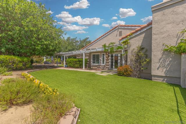 3445 Lomas Serenas Dr, Escondido CA: https://media.crmls.org/mediaz/2bf542f7-f69d-4080-90bc-2804be8af51f.jpg