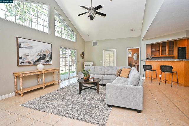 65 Dawn Dr, Pleasant Hill CA: https://media.crmls.org/mediaz/2bf579ed-ba89-4fba-81fe-36c552d37289.jpg