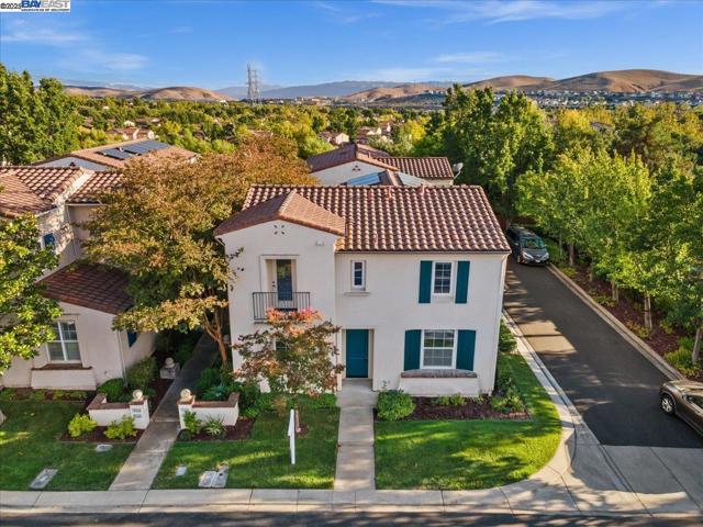 9752 Belladonna Dr, San Ramon CA: https://media.crmls.org/mediaz/2bf5ae62-977a-43eb-894d-0f303ce4cfbe.jpg