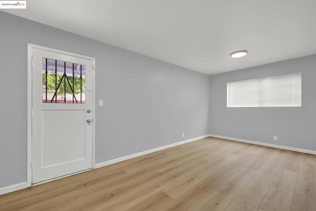 2524 Parker Ave, Oakland CA: https://media.crmls.org/mediaz/2bf5af09-18fd-494f-8f3d-0181cbf0aa56.jpg