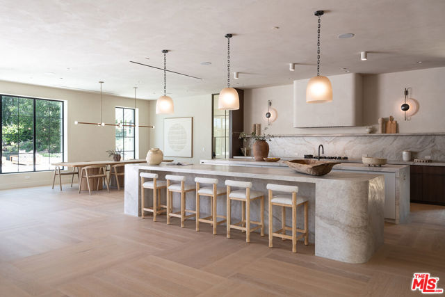 24172 Lupin Hill Road, Hidden Hills CA: https://media.crmls.org/mediaz/2bf6097a-bca9-4aef-9547-2cf84cc55c06.jpg