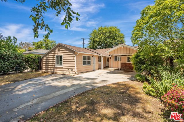 22125 Costanso Street, Woodland Hills CA: https://media.crmls.org/mediaz/2bf62f02-8805-4578-a6ea-112785c01b10.jpg