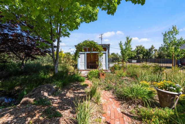 141 Holliday Drive, Hollister CA: https://media.crmls.org/mediaz/2bf64396-c17b-4aa0-80a6-e1fa30ebe6e7.jpg