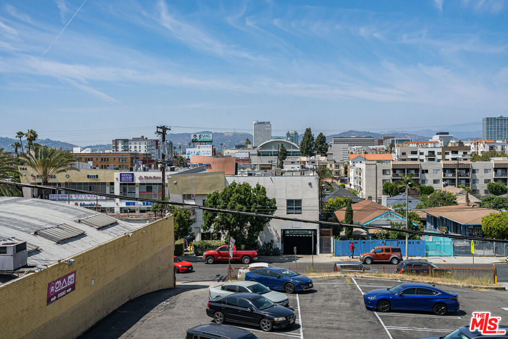 https://media.crmls.org/mediaz/2bf6ee22-0e93-4a05-879c-a9567ae9be1d.jpg?preset=X-Large
