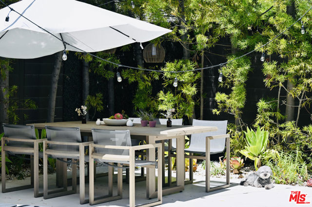 9515 Kirkside Road, Los Angeles CA: https://media.crmls.org/mediaz/2bf72b33-5a0b-4e5e-b86f-0b3c6a048eca.jpg