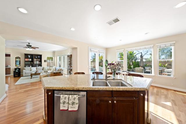Detail Gallery Image 14 of 52 For 5273 Greenwillow Ln, San Diego,  CA 92130 - 5 Beds | 5/1 Baths