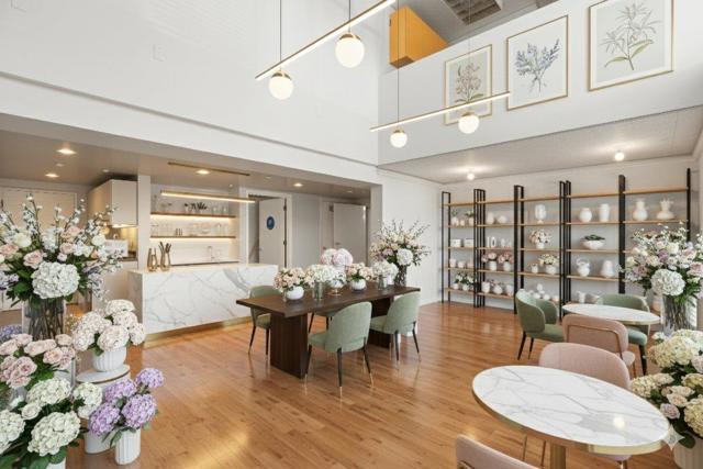 806 Edgehill Drive, Burlingame CA: https://media.crmls.org/mediaz/2bf812ca-5d8a-4505-964d-30319a06ba94.jpg