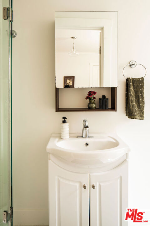 Image 13 of 24 For 2354 Landa Street