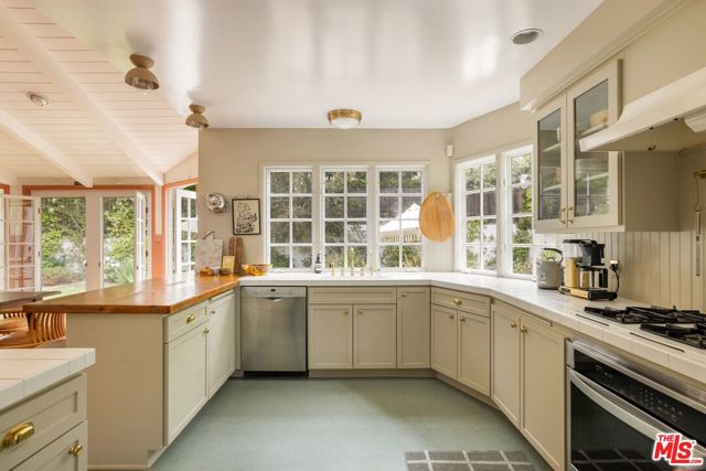 3476 Meier Street, Los Angeles CA: https://media.crmls.org/mediaz/2bf88359-381d-4c08-8fd6-459966548796.jpg
