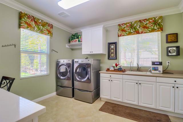 466 Agua Vista Dr, Chula Vista CA: https://media.crmls.org/mediaz/2bf93a05-d8cb-45c7-b2cb-98407021cbc4.jpg