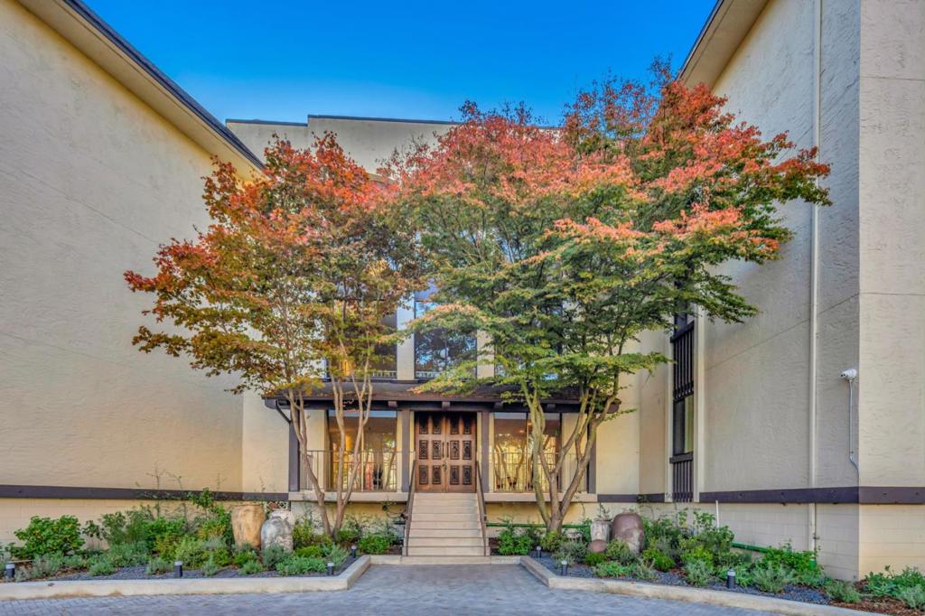 1515 Floribunda Avenue #205