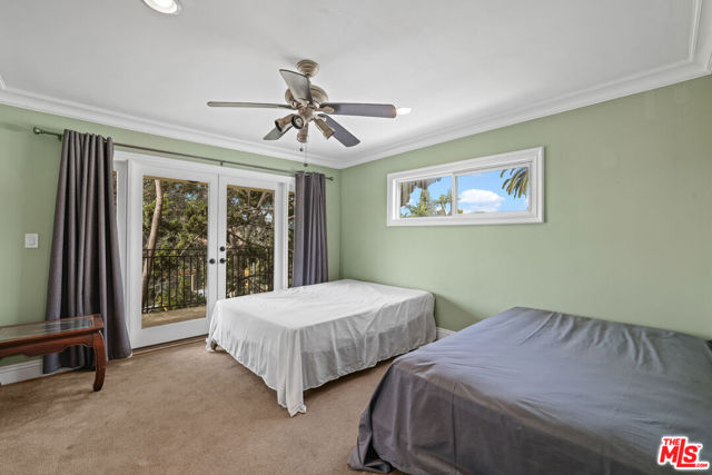 833 15th Street, Santa Monica CA: https://media.crmls.org/mediaz/2bf979c4-30a6-4528-bdde-64c765bce254.jpg