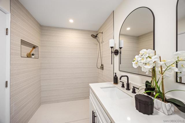 3602 Hyacinth Dr, San Diego CA: https://media.crmls.org/mediaz/2bf98733-69e8-4003-ac8c-e1d7ad68e1c3.jpg
