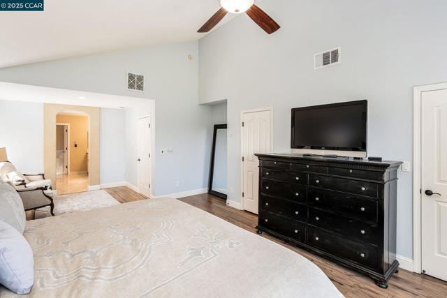 4040 Westminster Pl, Danville CA: https://media.crmls.org/mediaz/2bf9d1ca-5cd6-42d1-9f40-3c6d2b9291d4.jpg