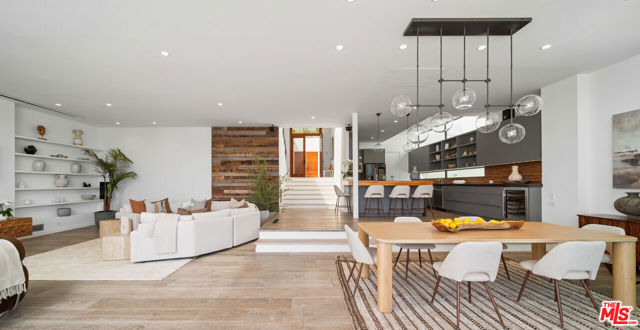 26814 Malibu Cove Colony Drive, Malibu CA: https://media.crmls.org/mediaz/2bf9d742-3d17-4214-ad44-0361b1816485.jpg