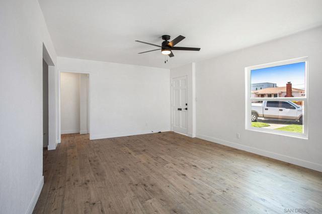 634 Spruce Ave, Imperial Beach CA: https://media.crmls.org/mediaz/2bf9f642-6a8b-4cd1-aad0-1dfb61783494.jpg