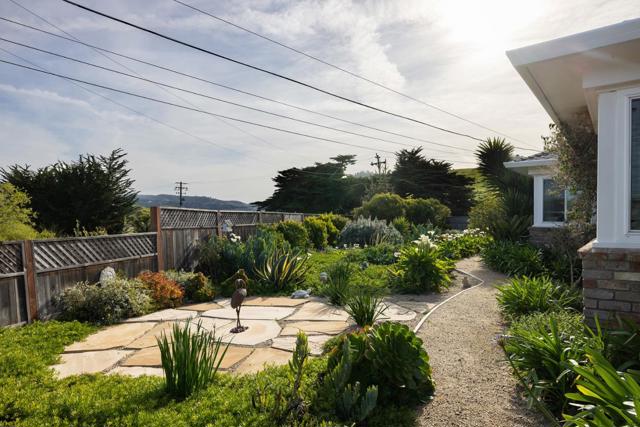 27302 Highway 1, Carmel CA: https://media.crmls.org/mediaz/2bfa0c74-d0f4-453b-951d-58e3ba7a685e.jpg